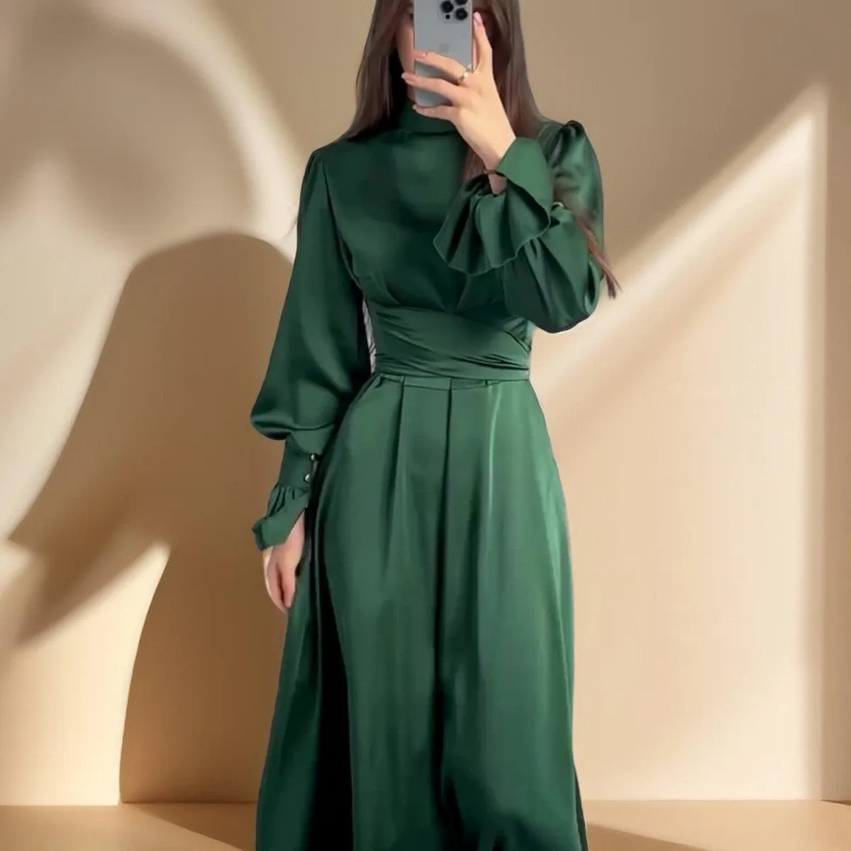 Emerald Embrace: Puff sleeves evening dress