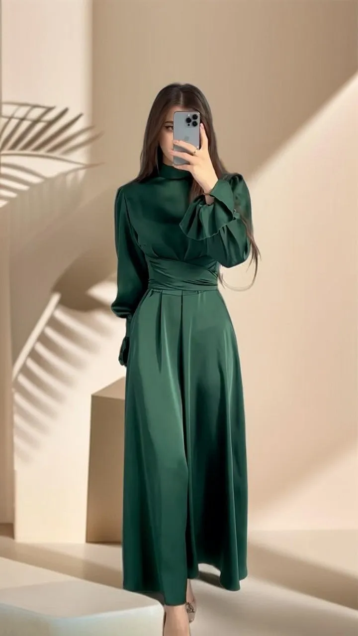 Emerald Embrace: Puff sleeves evening dress