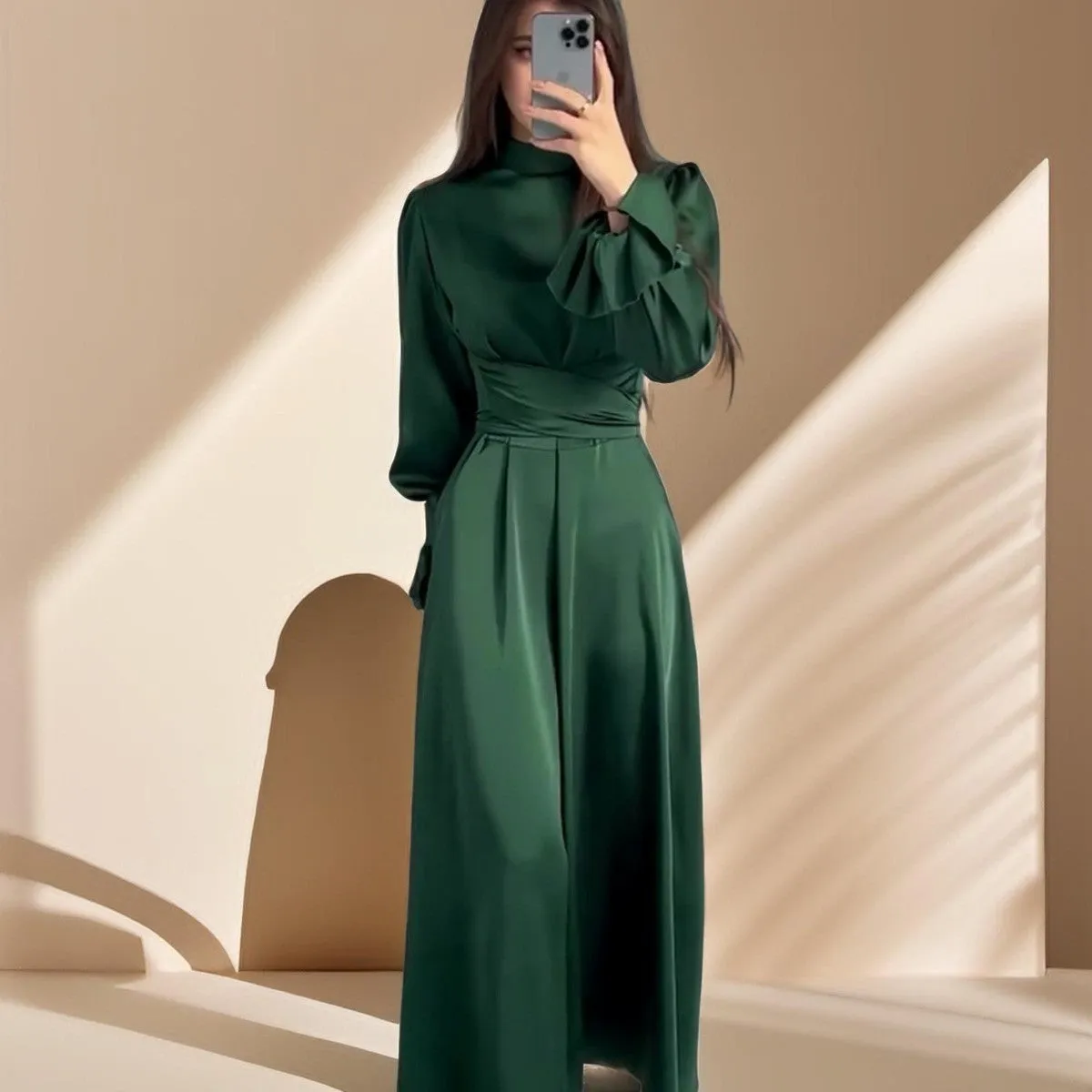 Emerald Embrace: Puff sleeves evening dress