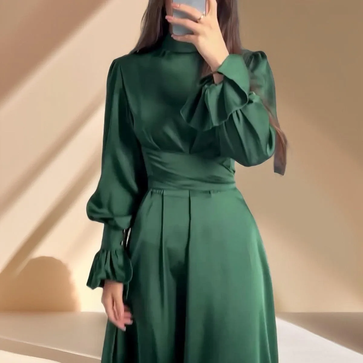Emerald Embrace: Puff sleeves evening dress