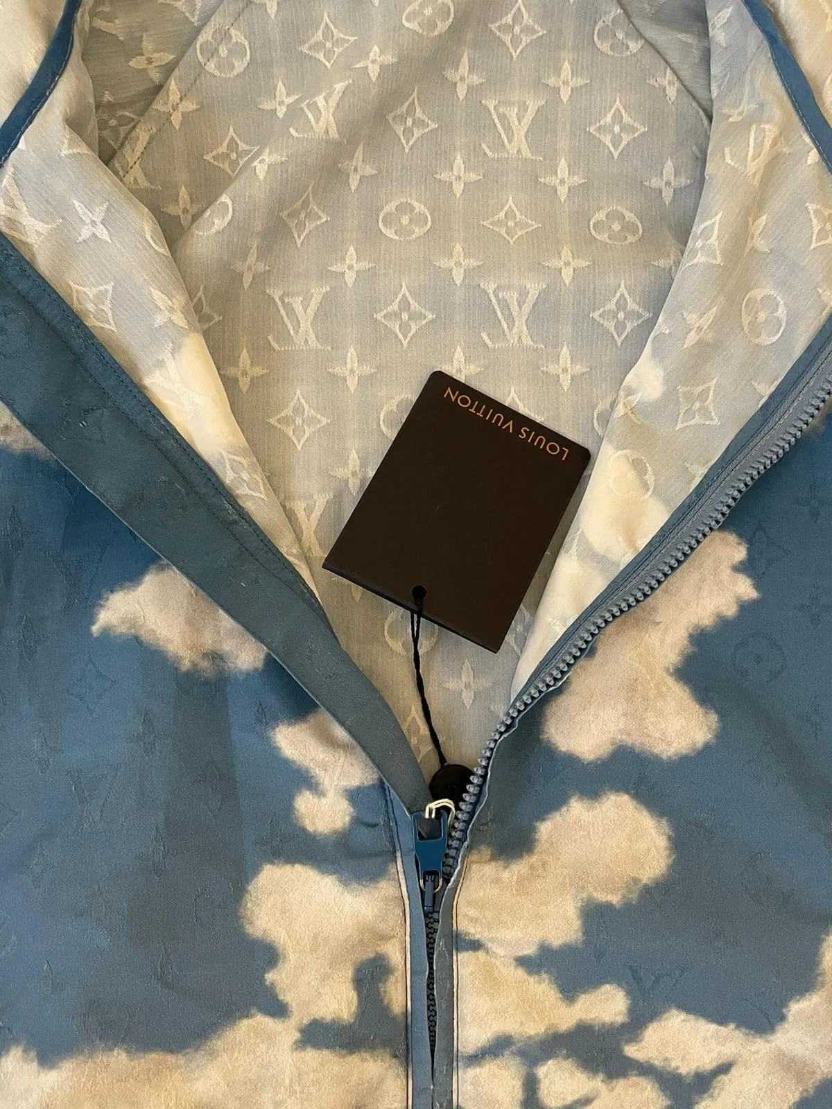 LOUIS VUITTON FALL/WINTER 2020 RUNWAY CLOUD JACKET 60050 Monogram