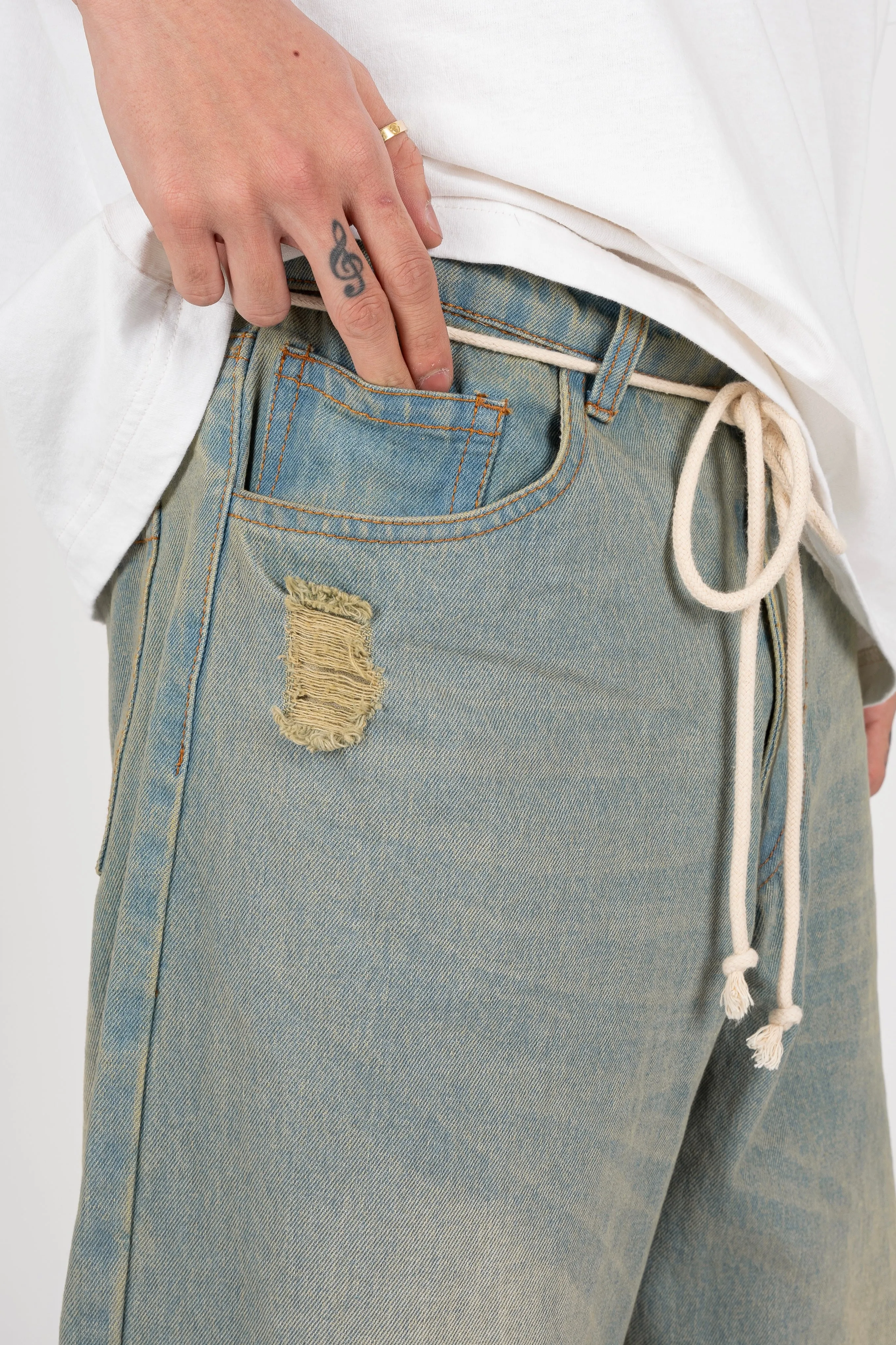 RIPPED BAGGY JEANS IN LIGHT