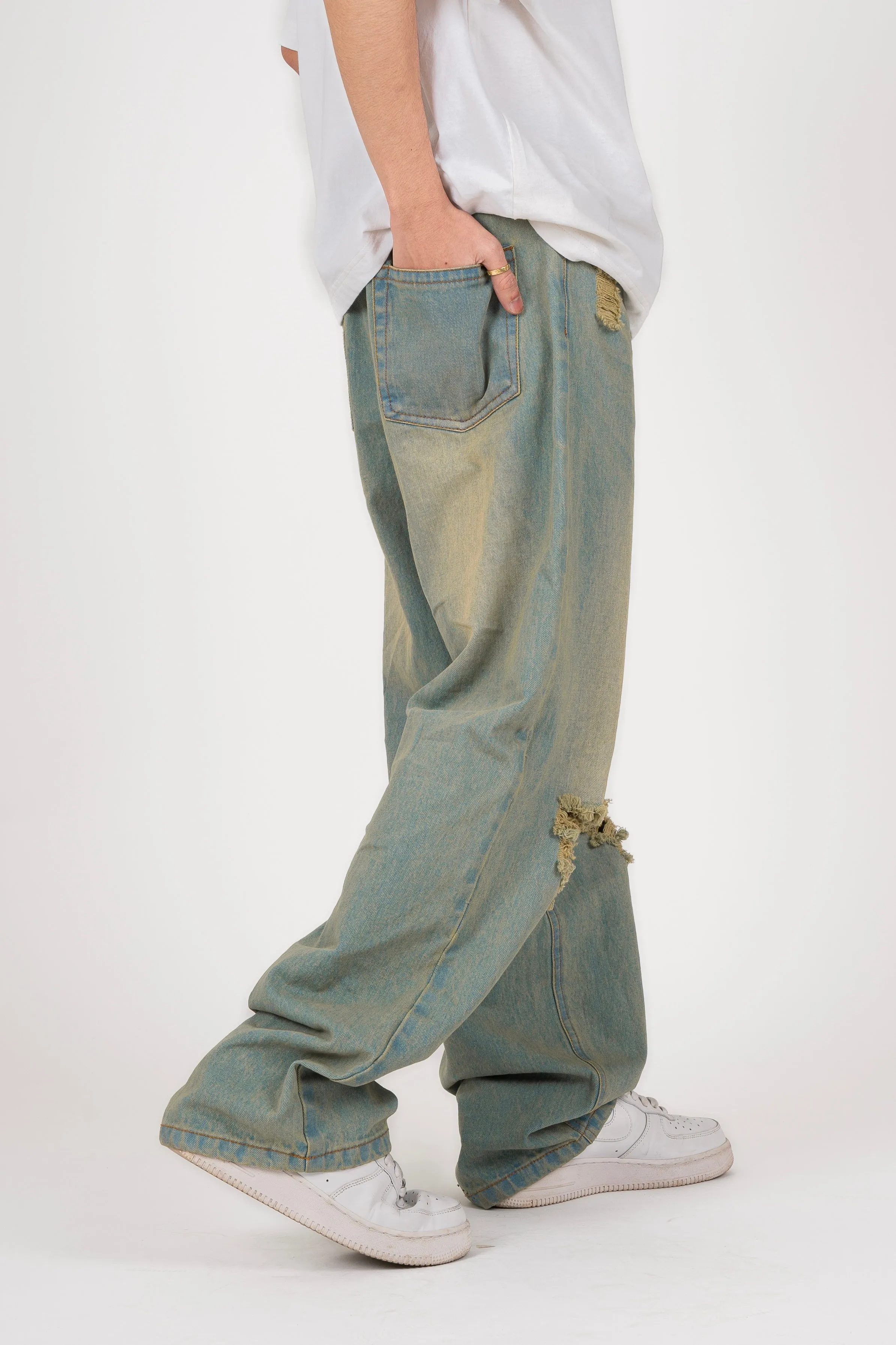 RIPPED BAGGY JEANS IN LIGHT